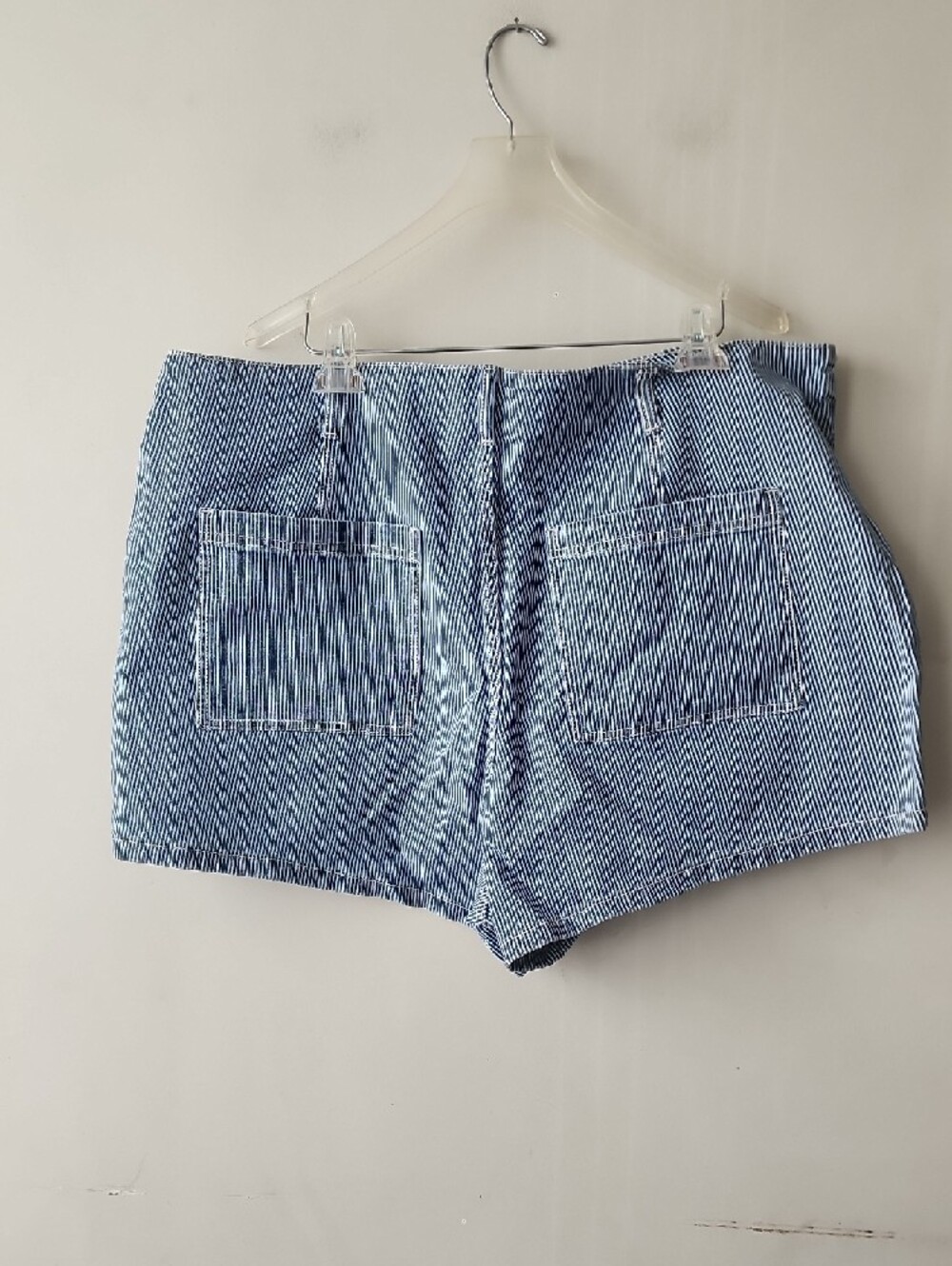 Universal Thread Blue and White Striped High-Waist Women’s Shorts - Picture 5 of 9